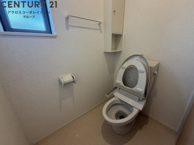 温水洗浄便座付きのトイレです♪