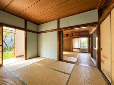 【和室】 | ◆港南区芹が谷3丁目　中古戸建◆ | ◆柔らかい陽光が差し込む明るいお部屋を演出する設計。彩光の取れる窓が気持ちの良いお部屋を創り上げます。


