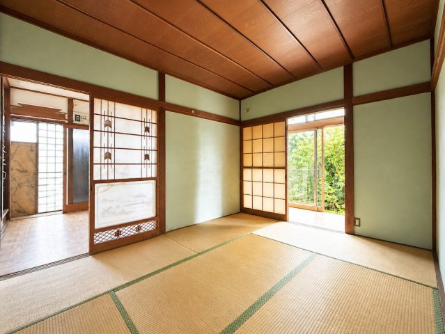 【和室】 | ◆港南区芹が谷3丁目　中古戸建◆ | ◆柔らかい陽光が差し込む明るいお部屋を演出する設計。彩光の取れる窓が気持ちの良いお部屋を創り上げます。
