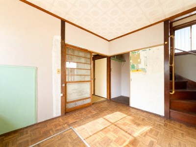 【和室】 | ◆港南区芹が谷3丁目　中古戸建◆ | ◆柔らかい陽光が差し込む明るいお部屋を演出する設計。彩光の取れる窓が気持ちの良いお部屋を創り上げます。

