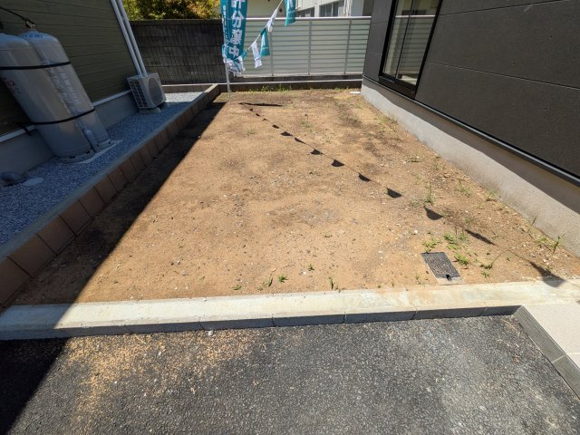 茨城町長岡　第4　新築戸建て　2号棟の庭|日当たりや広さを現地で体感してください。理想のガーデニングや家庭菜園を始めてみませんか。