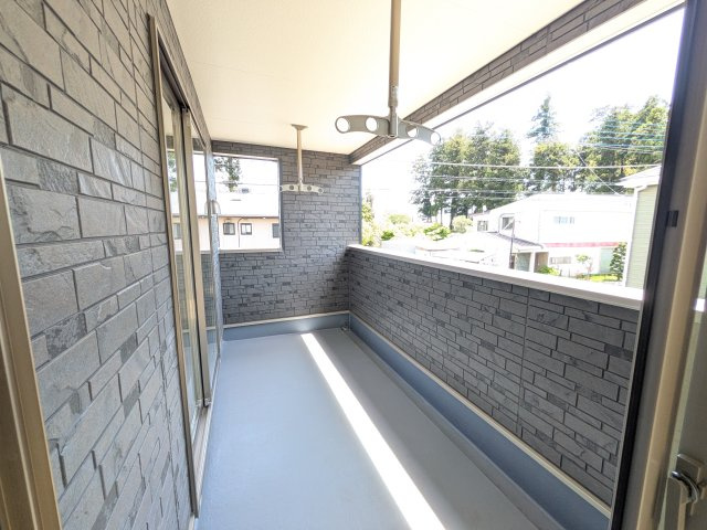 那珂市瓜連　第14　新築戸建て　6号棟のバルコニー|人気のインナーバルコニー。室内と一体感があり、雨の日のお子様の遊び場や、ペットの安全な外気浴スペースにも最適です♪