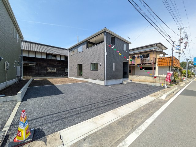 那珂市瓜連　第14　新築戸建て　6号棟の前面道路含む現地写真|写真だけでは伝わらない快適さを、ぜひ現地で体感しませんか？
即日見学可能です！平日のご案内も可能です♪
お気軽にお問合せまたはお電話ください！
0297-86-8370まで【リアライズ不動産】