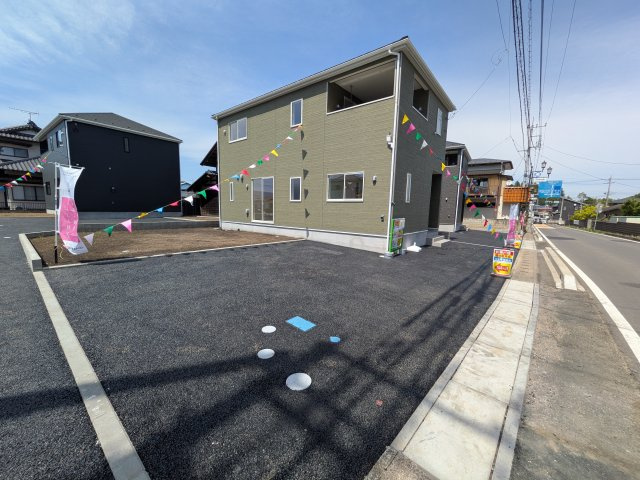 那珂市瓜連　第14　新築戸建て　5号棟の前面道路含む現地写真|写真だけでは伝わらない快適さを、ぜひ現地で体感しませんか？
即日見学可能です！平日のご案内も可能です♪
お気軽にお問合せまたはお電話ください！
0297-86-8370まで【リアライズ不動産】