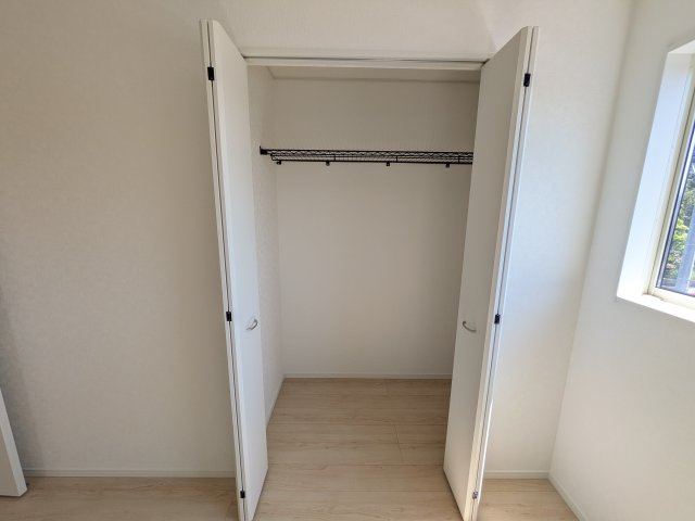 那珂市瓜連　第14　新築戸建て　5号棟の洋室|陽当たりの良い明るい洋室です♪