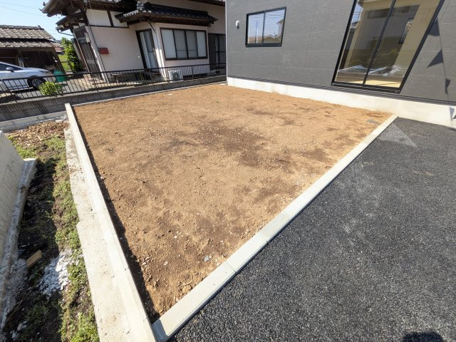 那珂市瓜連　第14　新築戸建て　4号棟の庭|日当たりや広さを現地で体感してください。理想のガーデニングや家庭菜園を始めてみませんか。