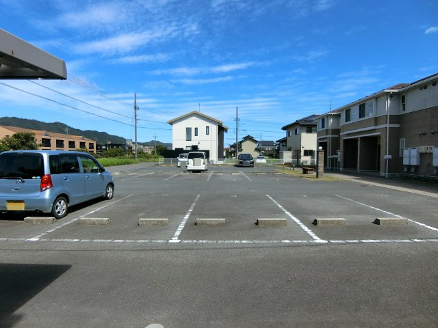 サンクレールの駐車場
