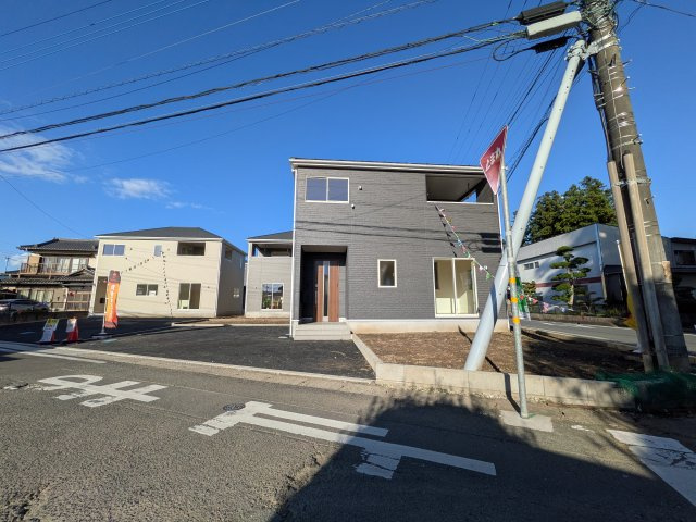 那珂市瓜連　第14　新築戸建て　2号棟の前面道路含む現地写真|写真だけでは伝わらない快適さを、ぜひ現地で体感しませんか？
即日見学可能です！平日のご案内も可能です♪
お気軽にお問合せまたはお電話ください！
0297-86-8370まで【リアライズ不動産】