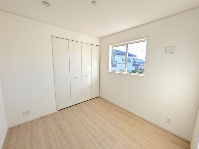 那珂市瓜連　第14　新築戸建て　2号棟の洋室|陽当たりの良い明るい洋室です♪