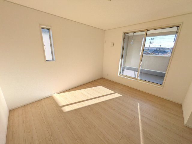 那珂市瓜連　第14　新築戸建て　1号棟の洋室|バルコニーに面した明るい２面採光で、毎朝爽やかな光を感じられます。