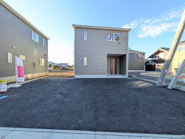 那珂市瓜連　第14　新築戸建て　3号棟の前面道路含む現地写真|写真だけでは伝わらない快適さを、ぜひ現地で体感しませんか？
即日見学可能です！平日のご案内も可能です♪
お気軽にお問合せまたはお電話ください！
0297-86-8370まで【リアライズ不動産】