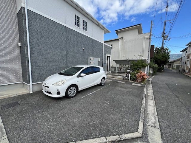 アイリスセカンドの駐車場