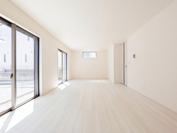 横浜市磯子区洋光台１丁目の新築一戸建の居間・リビング|自慢したくなるリビング！
形も良く家具の配置にも困りません。