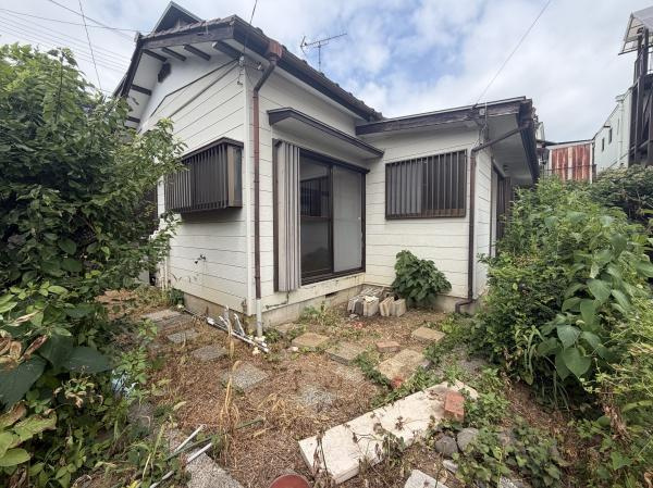 横浜市神奈川区大口通の中古一戸建の庭|お庭もあるのでガーデニングなども楽しめます。
