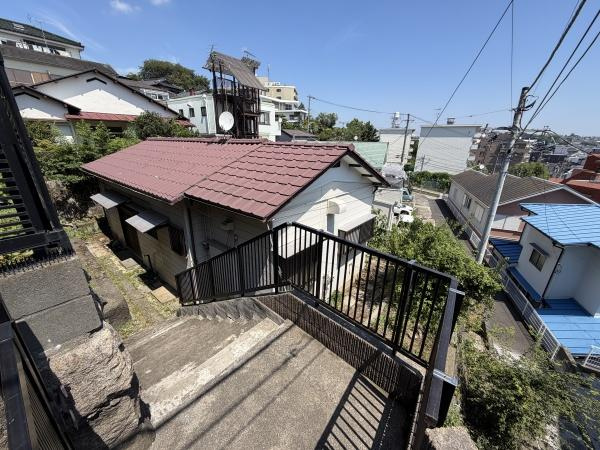 横浜市神奈川区大口通の中古一戸建の前面道路含む現地写真|閑静な住宅街につき住環境良好です♪