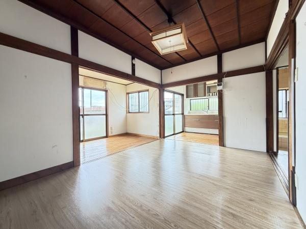 横浜市神奈川区大口通の中古一戸建の和室|ダイニングに隣接された和室、
お子さんの遊び場にも、客室にも使えます。