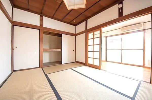 横浜市神奈川区大口通の中古一戸建の和室|和室は日本人の心です
お子様が遊ぶのにも床が柔らかく安心♪