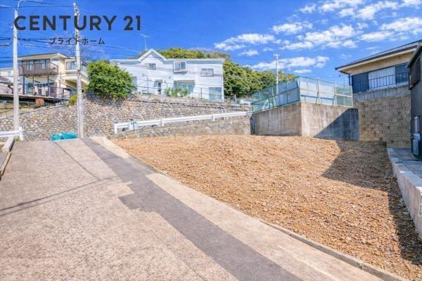 横浜市港北区篠原町の新築一戸建の前面道路含む現地写真|前面道路が広いので、安心して駐車可能です！
是非現地へお越しください。