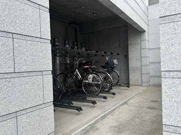 プラザハウスビルの設備