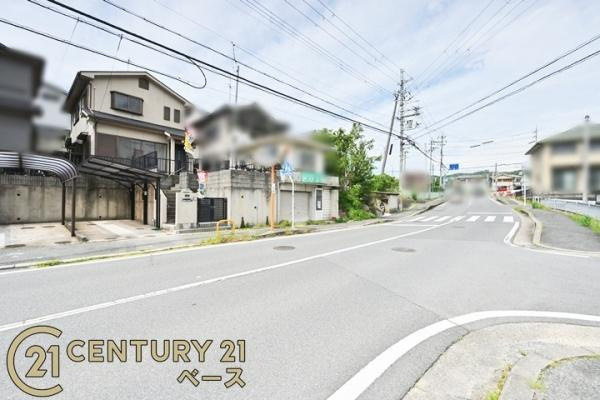 生駒郡三郷町勢野東４丁目の中古一戸建の前面道路含む現地写真|■現地撮影写真■前面道路も広くお車の運転も安心！