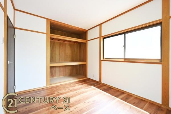 生駒郡三郷町勢野東４丁目の中古一戸建の洋室|■現地撮影写真■各居室に収納スペースがあり、お荷物の多いご家族でも大丈夫です！