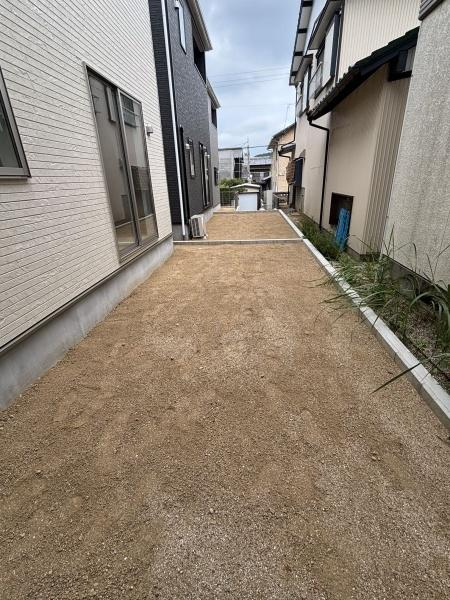 豊川市赤坂町第4　全3棟・1号棟の庭|ウッドデッキやBBQ。想像が膨らむお庭