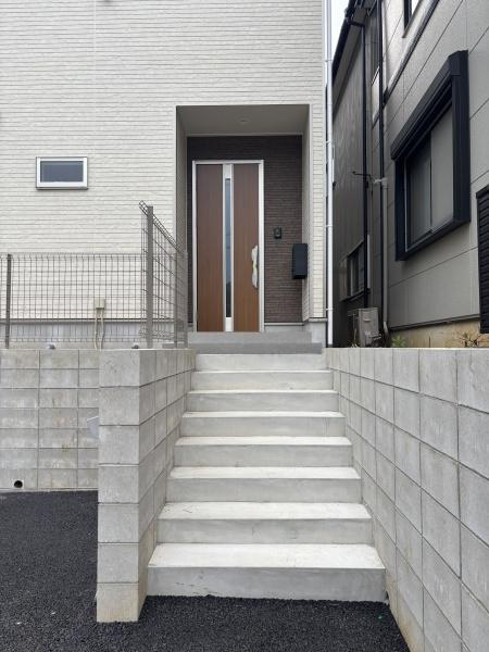 豊川市赤坂町第4　全3棟・1号棟の玄関|訪れる人を心地よく迎え入れます。