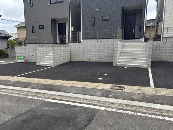 豊川市赤坂町第4　全3棟・2号棟の駐車場|広々２台駐車できます！