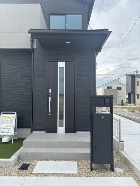 碧南入船町7丁目　全13棟・12号棟の玄関|訪れる人を心地よく迎え入れます。