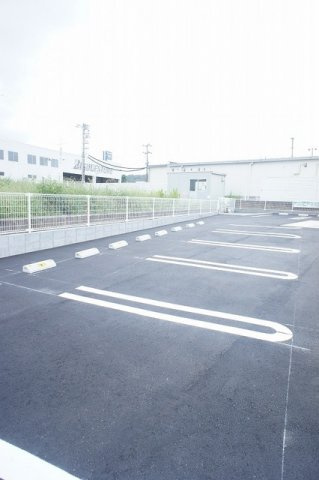サンシャイン山野辺Ｂの駐車場