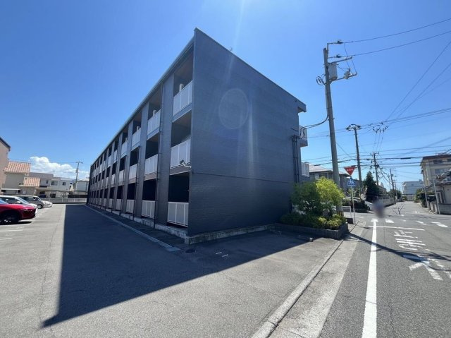 レオパレス松山インターの外観
