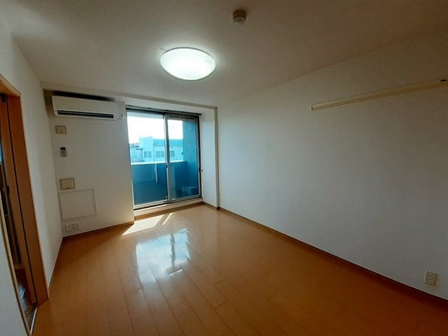 オネスティーユー　セレノの内装|明るい室内です