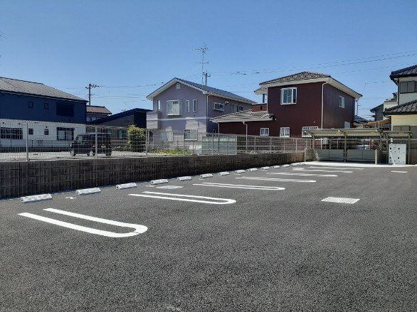 フロラシオンの駐車場|車をお持ちの方に嬉しい駐車場付きの物件です
