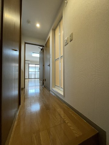 所沢メゾン5号館の玄関|画像は同物件別室になります。