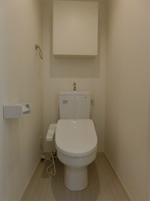 リブリ・所沢上安松のトイレ|落ち着いた色調のトイレです