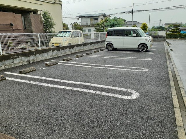 ゴルヘアールの駐車場|駐車場があるので、車を買う予定の方も安心です