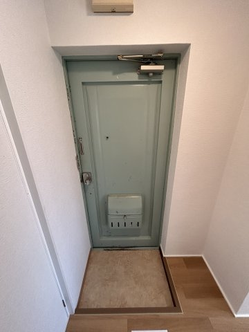 琴浦マンションの玄関