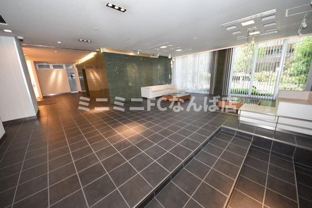 ベルファース大阪新町のエントランス
