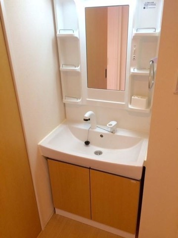 藤沢市湘南台２丁目の賃貸マンションの洗面所|明るい洗面所です