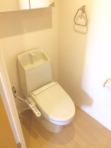 藤沢市湘南台２丁目の賃貸マンションのトイレ|清潔感のあるトイレです