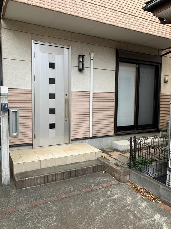 指扇戸建のエントランス|建物の内部です
