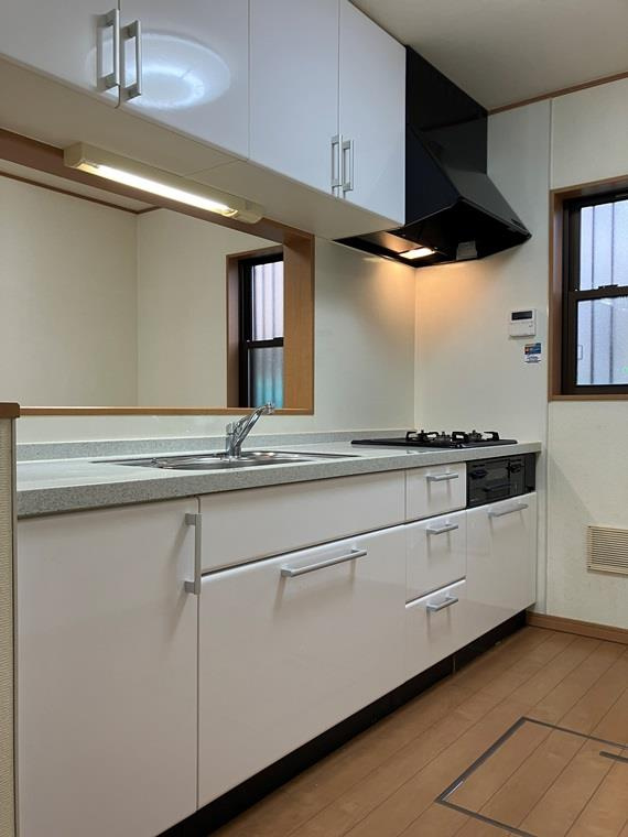 指扇戸建のキッチン|コンパクトなキッチンで掃除もラクラク