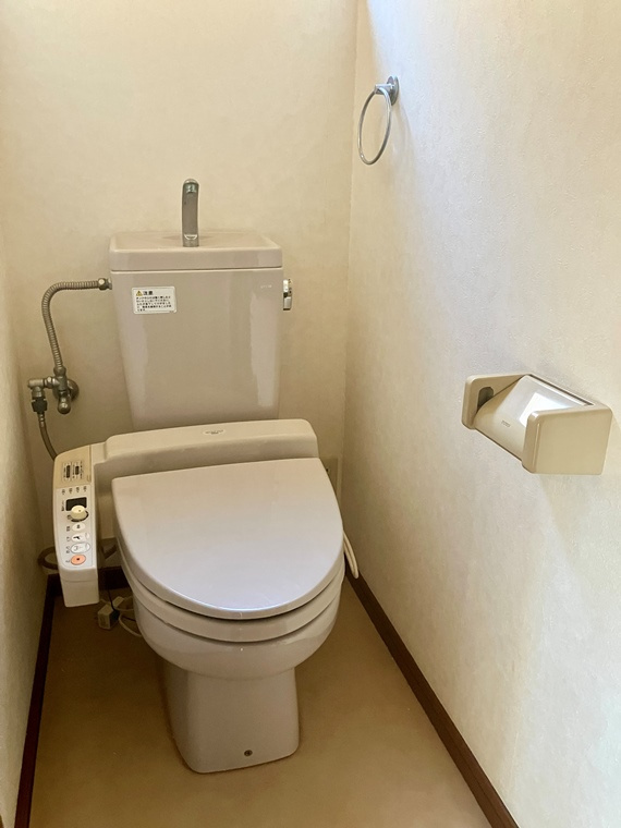 高木戸建のトイレ|落ち着いた色調のトイレです