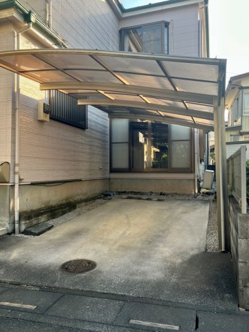 高木戸建の駐車場|車をお持ちの方に嬉しい駐車場付きの物件です