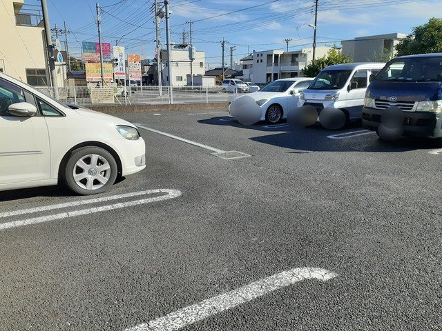 カーラの駐車場|カースペースがあります