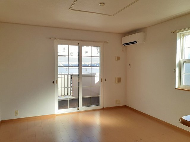 カーラの居間・リビング|こちらのリビングで趣味の時間をお楽しみください