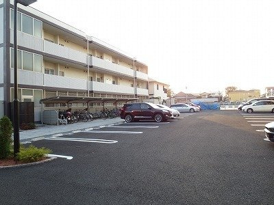プレジールⅡの駐車場|駐車場があるので、車を買う予定の方も安心です