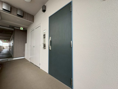 【玄関】 | ラフィネ豊中南