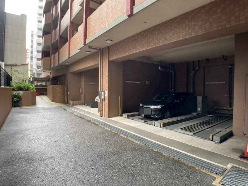 S-RESIDENCE難波Vialeの駐車場