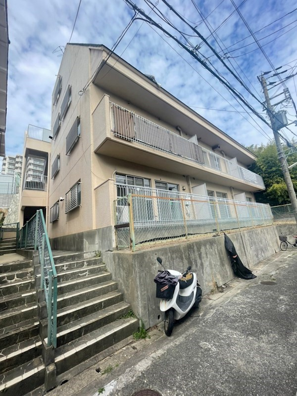 クイーンズハイツ名倉の外観